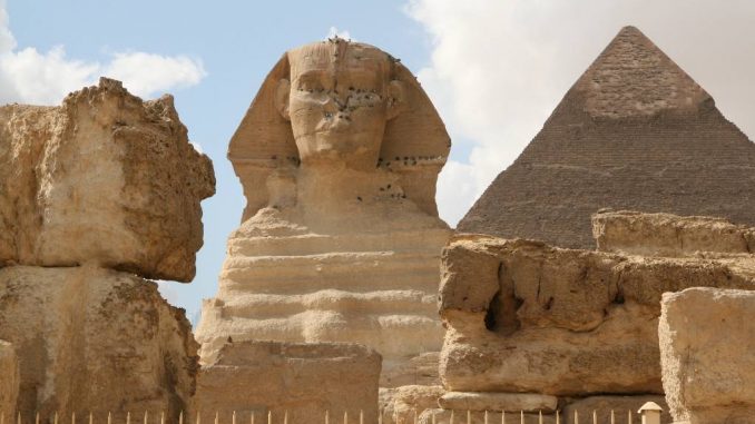 Sphinx und Mykerinus Pyramide