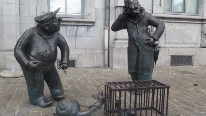 Die Skulpturen in Namur widerspiegeln das ruhige Tempo der Stadt.